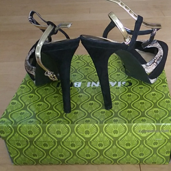 ****SALE****Gianni Bini platform heels - Picture 2 of 3